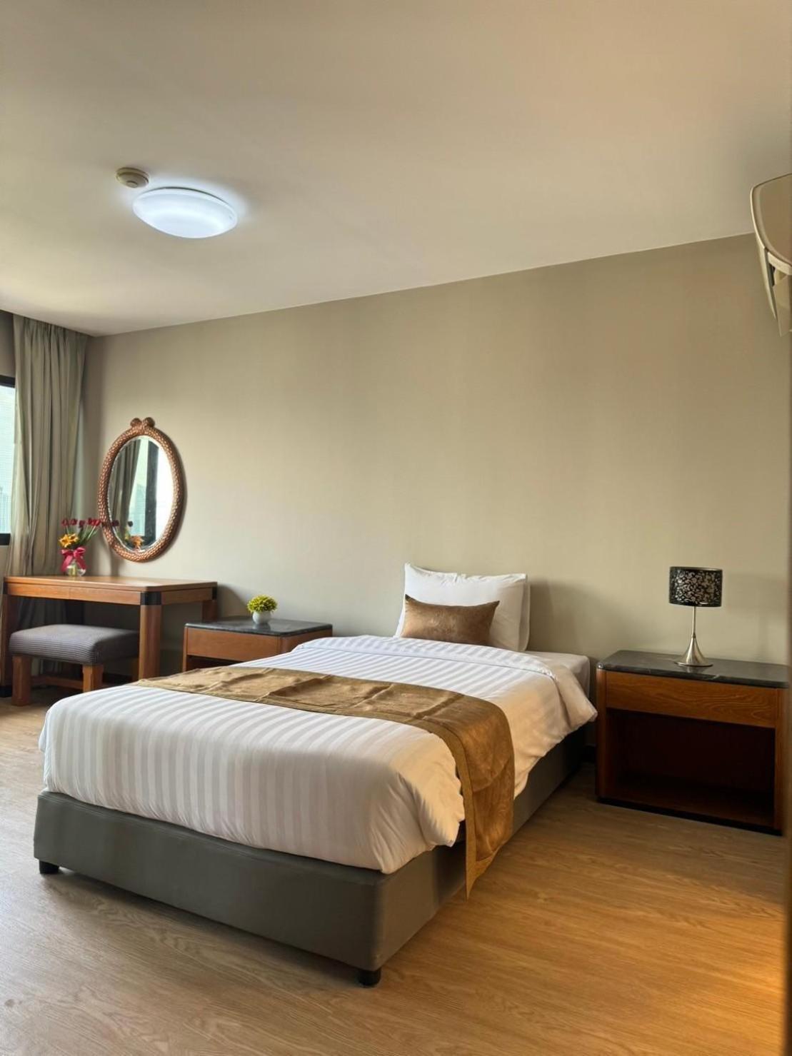 United Tower Thonglor By Aspira Apartman Bangkok Kültér fotó