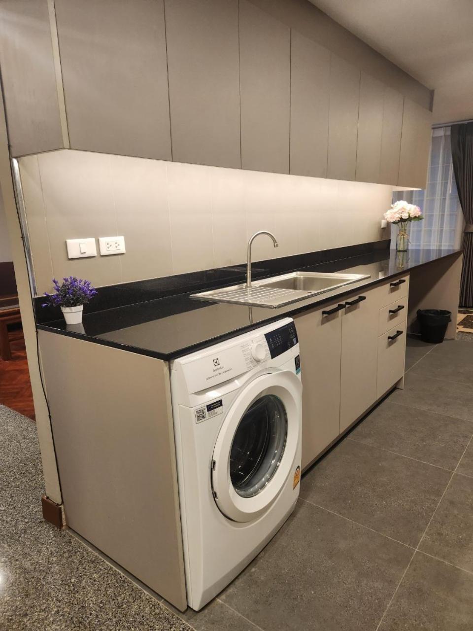 United Tower Thonglor By Aspira Apartman Bangkok Kültér fotó