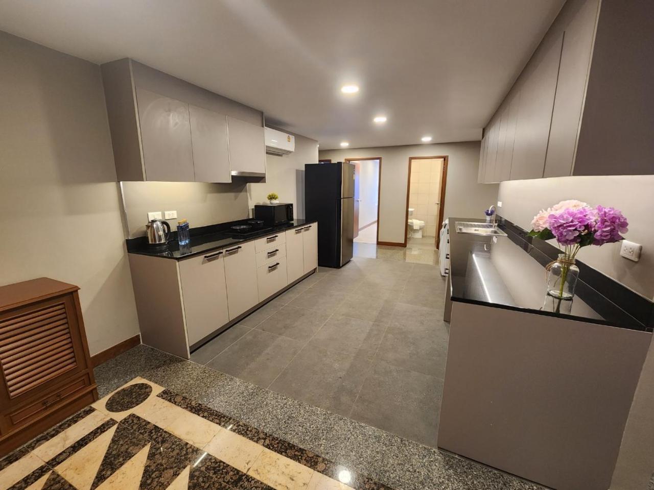 United Tower Thonglor By Aspira Apartman Bangkok Kültér fotó